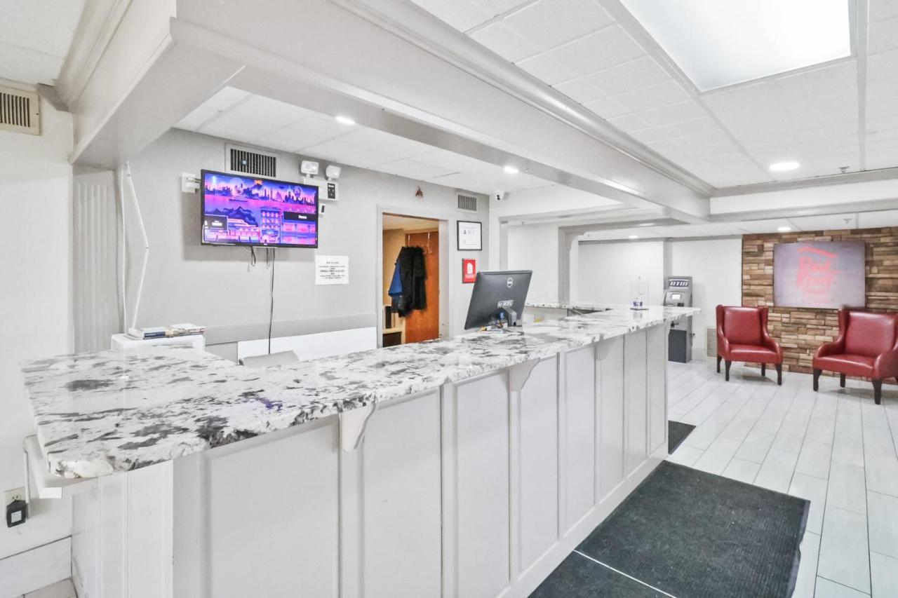 Red Roof Inn & Suites Fayetteville-Fort Bragg Dış mekan fotoğraf