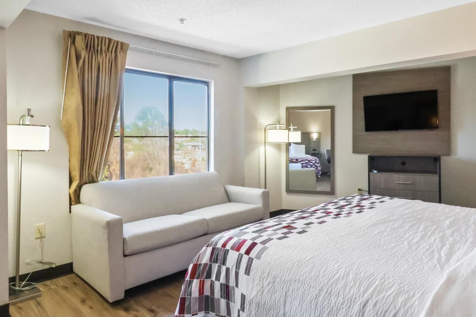Red Roof Inn & Suites Fayetteville-Fort Bragg Dış mekan fotoğraf