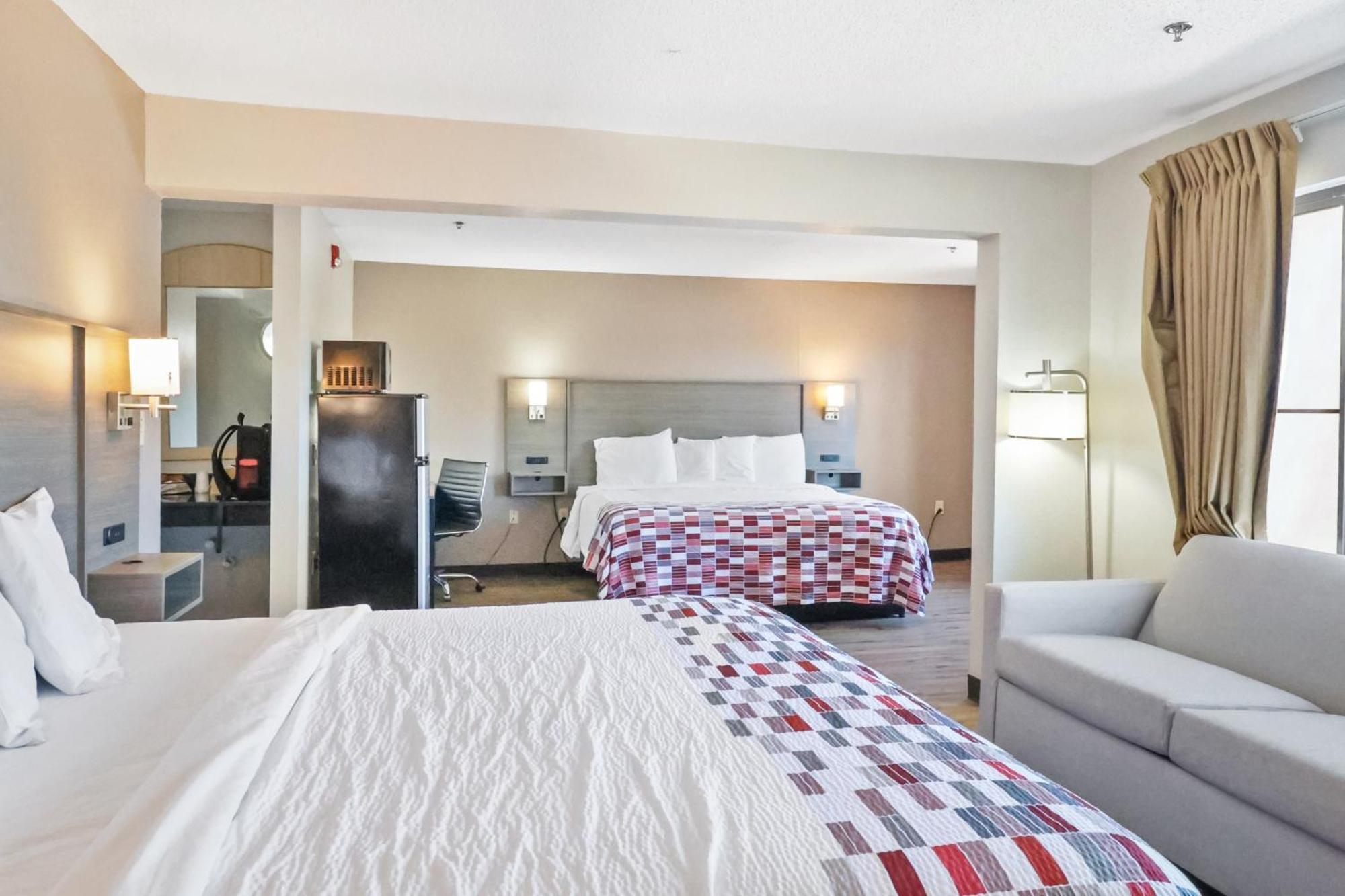 Red Roof Inn & Suites Fayetteville-Fort Bragg Dış mekan fotoğraf