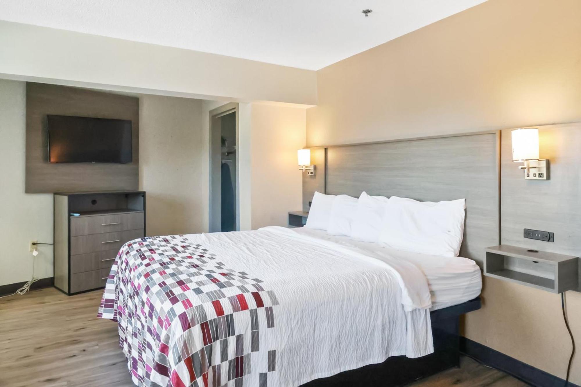 Red Roof Inn & Suites Fayetteville-Fort Bragg Dış mekan fotoğraf