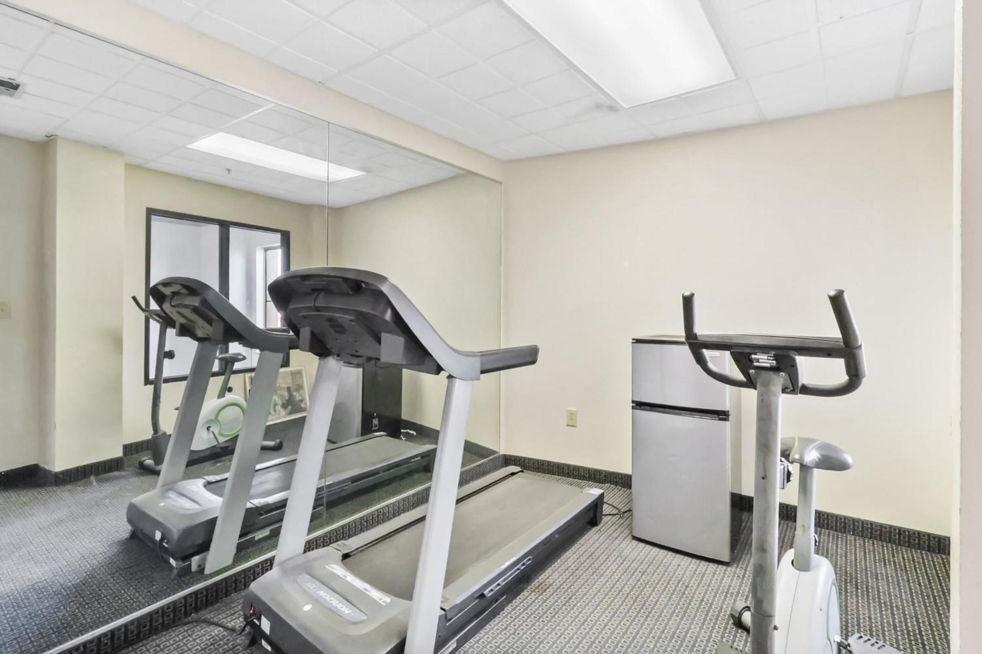 Red Roof Inn & Suites Fayetteville-Fort Bragg Dış mekan fotoğraf
