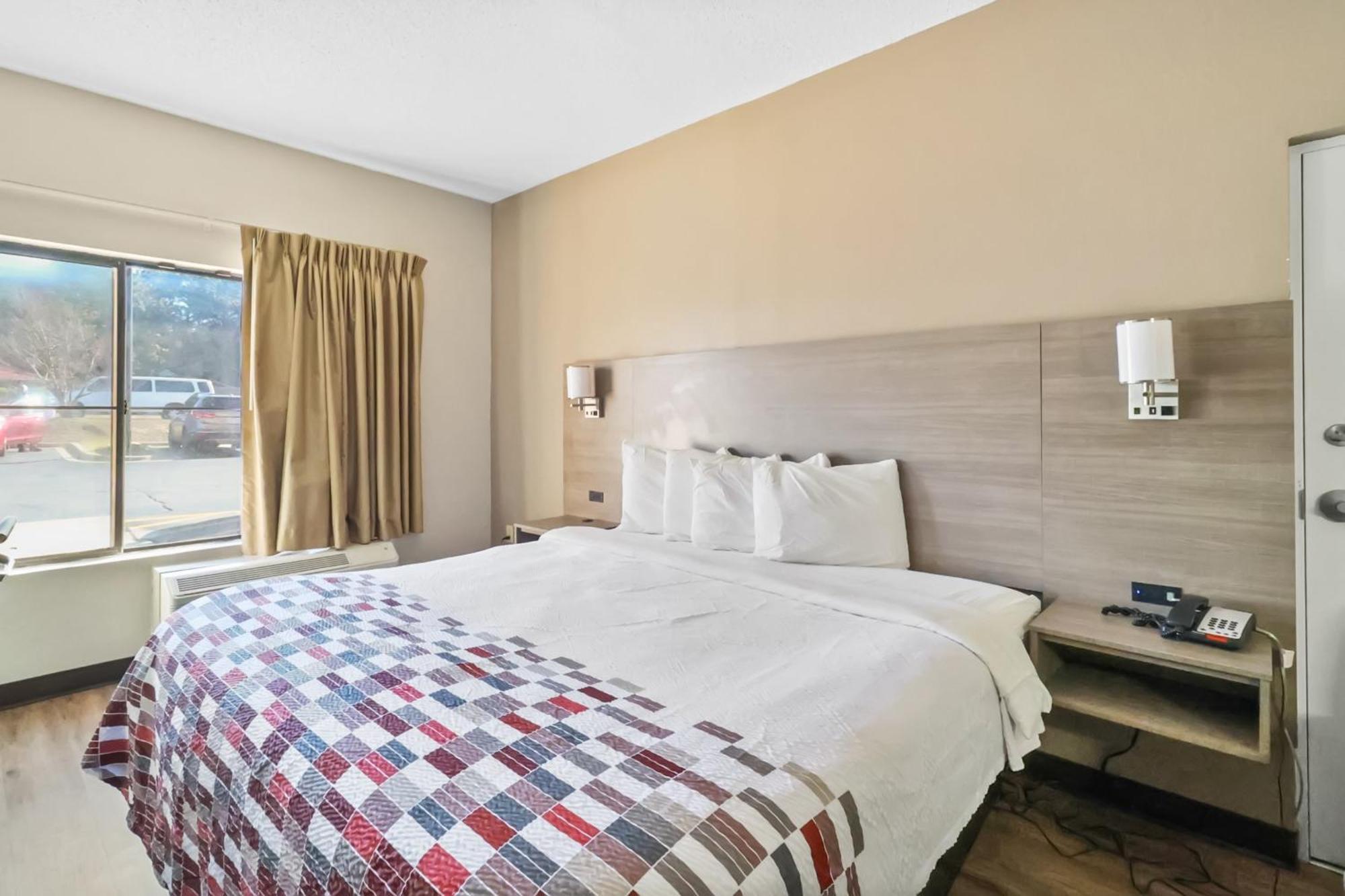 Red Roof Inn & Suites Fayetteville-Fort Bragg Dış mekan fotoğraf
