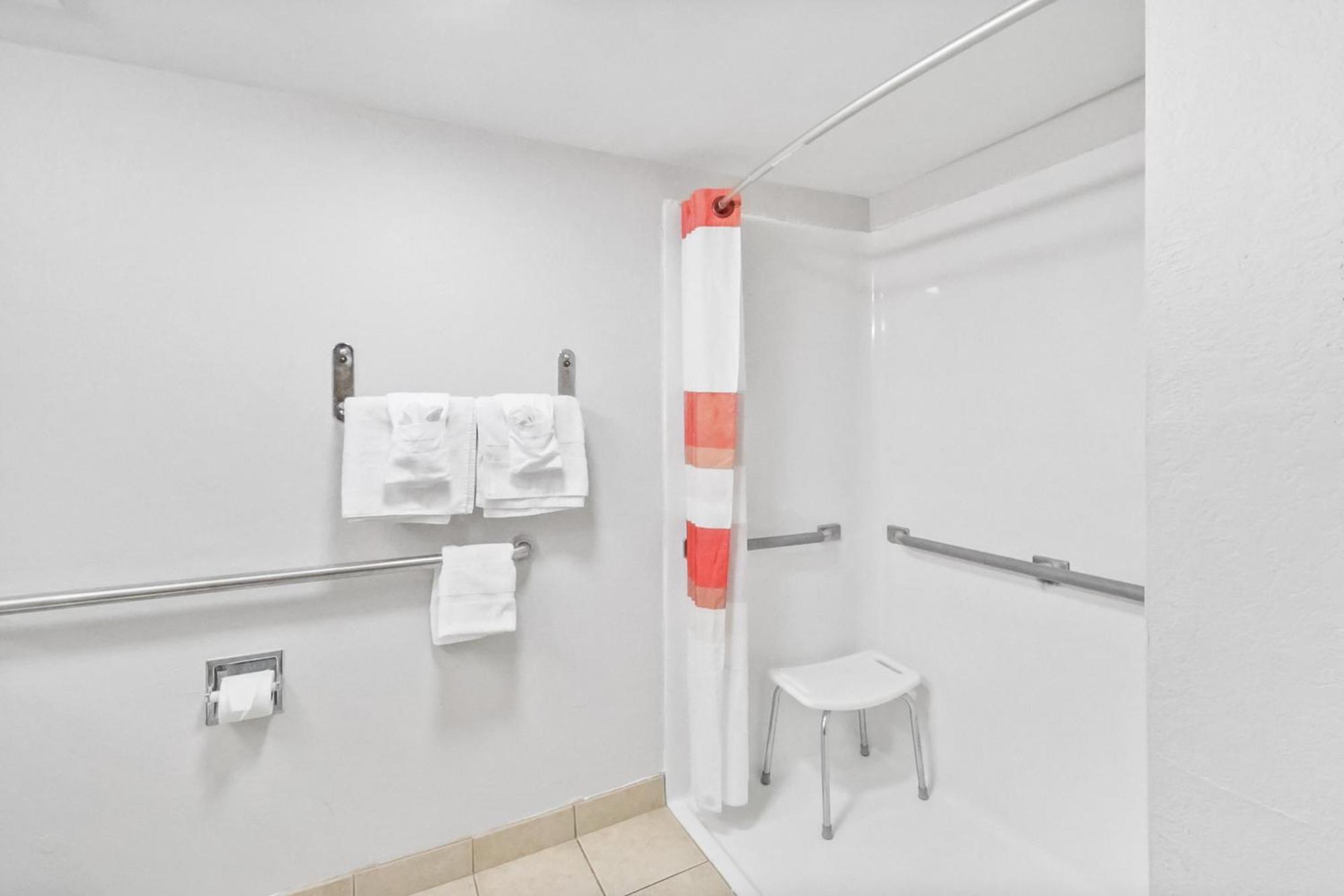 Red Roof Inn & Suites Fayetteville-Fort Bragg Dış mekan fotoğraf