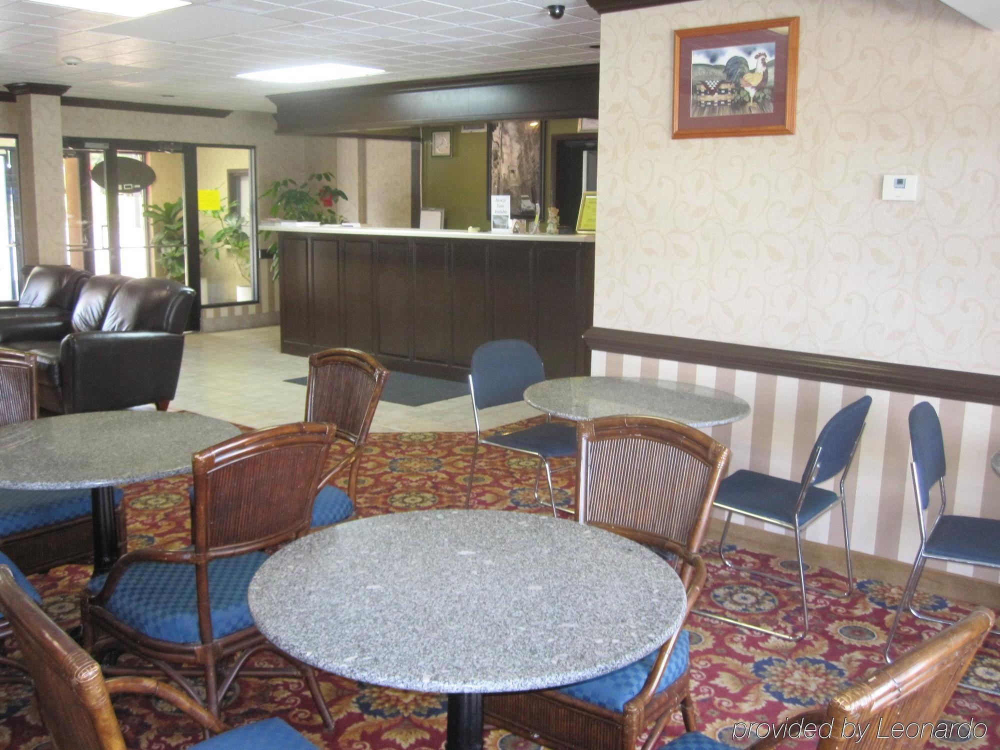 Red Roof Inn & Suites Fayetteville-Fort Bragg Dış mekan fotoğraf