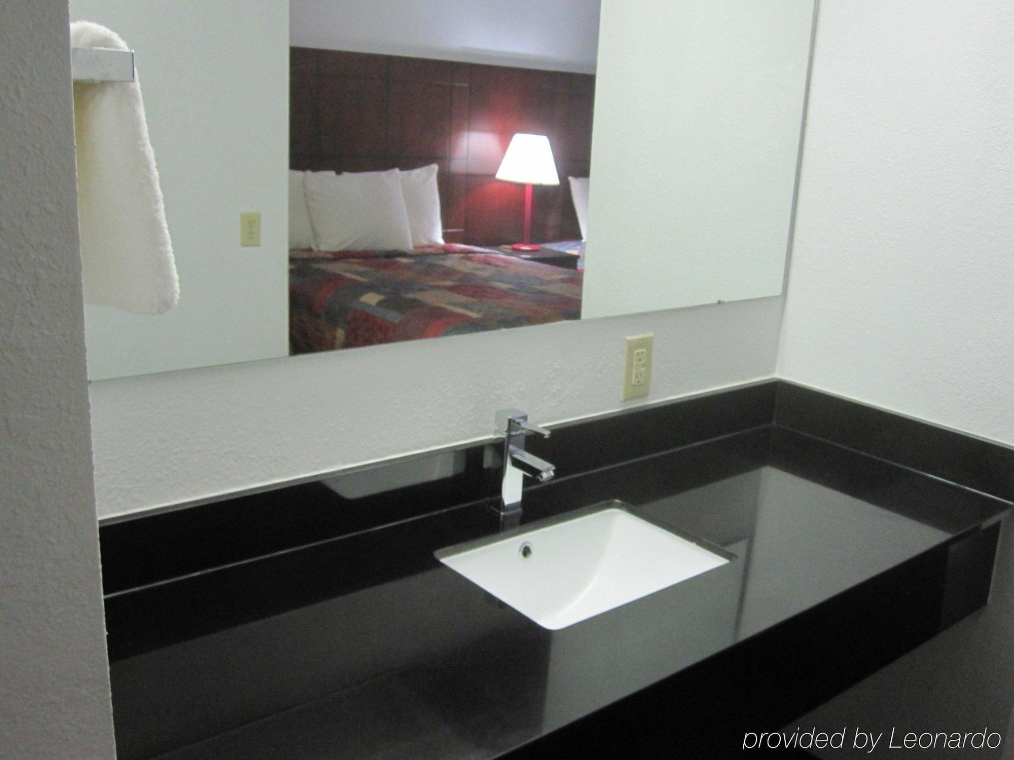 Red Roof Inn & Suites Fayetteville-Fort Bragg Dış mekan fotoğraf