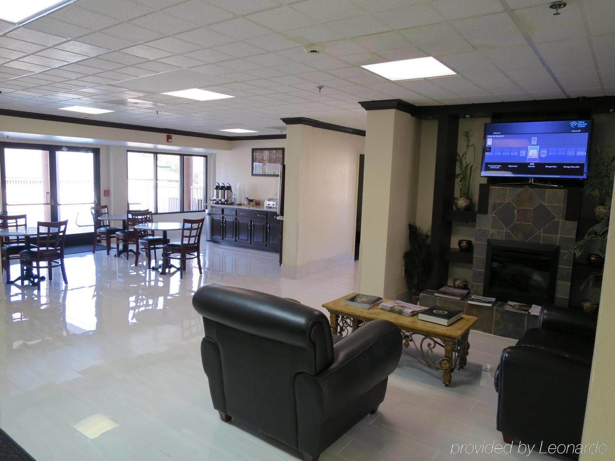 Red Roof Inn & Suites Fayetteville-Fort Bragg Dış mekan fotoğraf