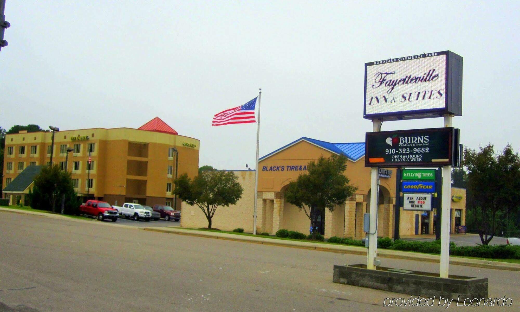 Red Roof Inn & Suites Fayetteville-Fort Bragg Dış mekan fotoğraf
